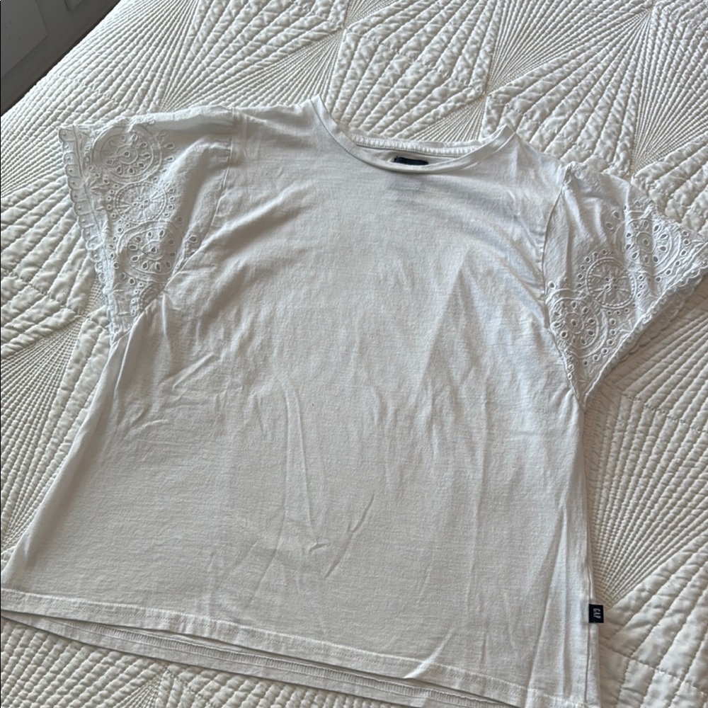 GAP White Eyelet Sleeve Women's Tee
